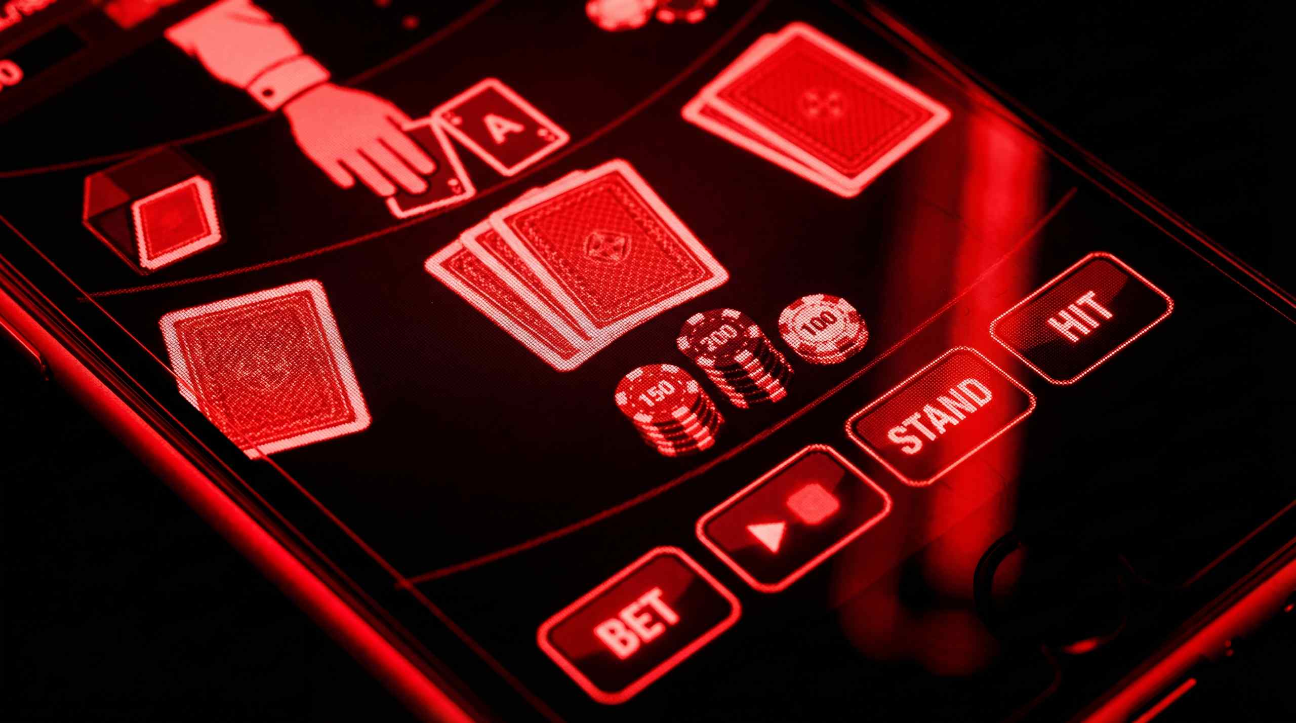 A casino cards table with a hand relevant to live dealer casinos
